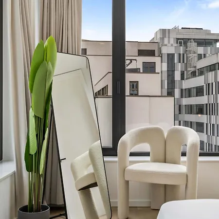 Stylish Downtown Escape With Comforts Lägenhet
