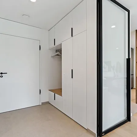 Stylish Downtown Escape With Comforts Luxemburg