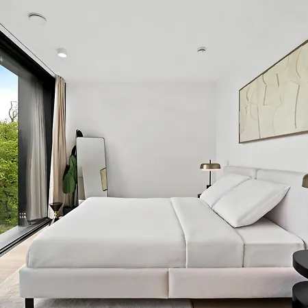 Stylish Downtown Escape With Comforts Lägenhet *