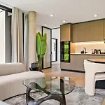 Stylish Downtown Escape With Comforts דירה *
