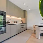 דירה Stylish Downtown Escape With Comforts