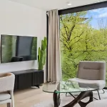 דירה Stylish Downtown Escape With Comforts
