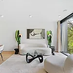 Stylish Downtown Escape With Comforts