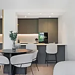 דירה Stylish Downtown Escape With Comforts