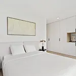 Stylish Downtown Escape With Comforts *