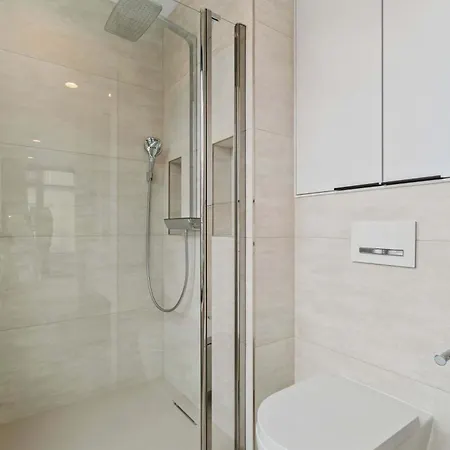 Stylish Downtown Escape With Comforts *