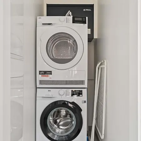 Stylish Downtown Escape With Comforts Appartement Luxemburg