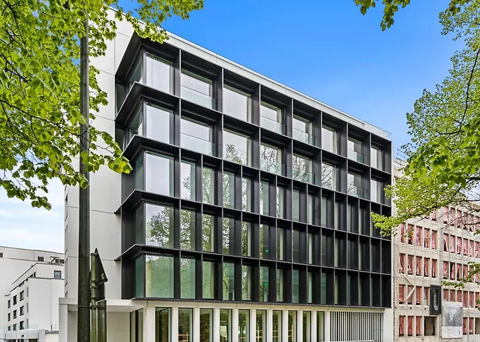 Stylish Downtown Escape With Comforts *