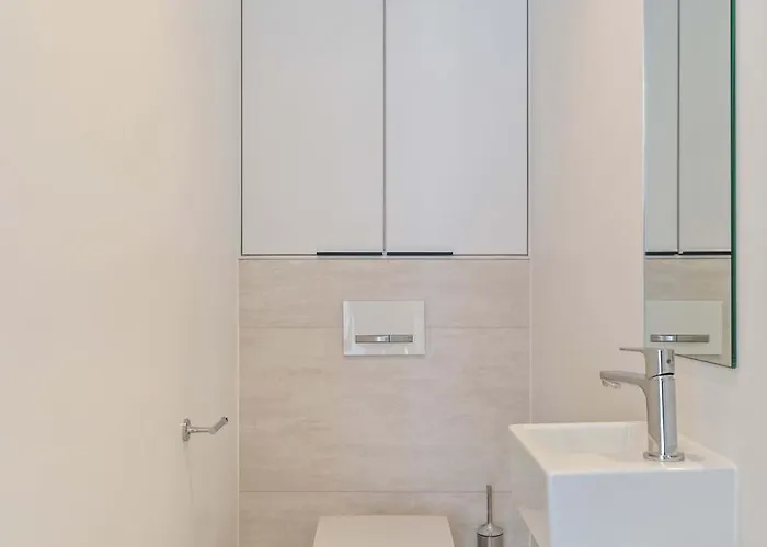 Stylish Downtown Escape With Comforts