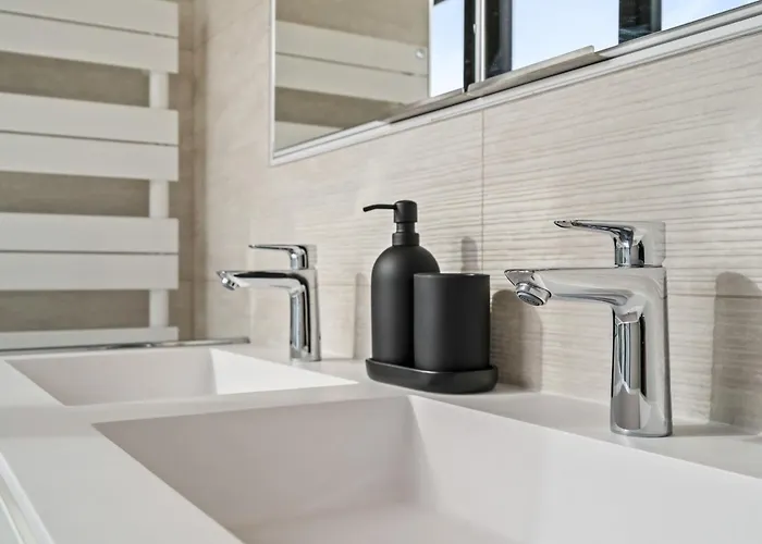 Stylish Downtown Escape With Comforts Daire *