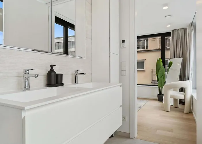 Stylish Downtown Escape With Comforts Appartement Luxembourg