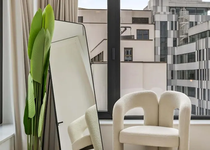 Stylish Downtown Escape With Comforts Apartamento