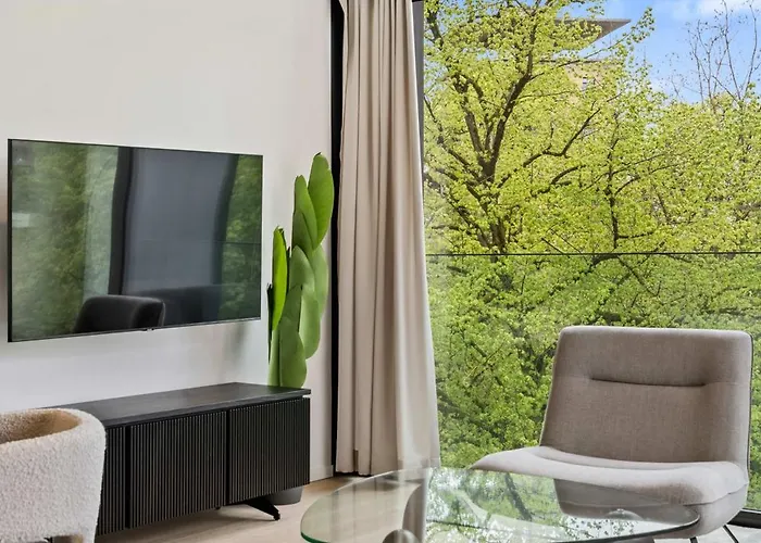 Apartamento Stylish Downtown Escape With Comforts