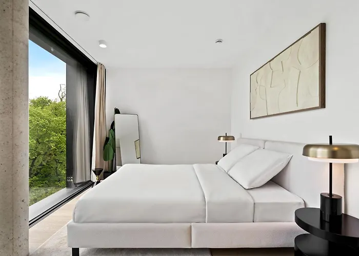 Stylish Downtown Escape With Comforts Daire *