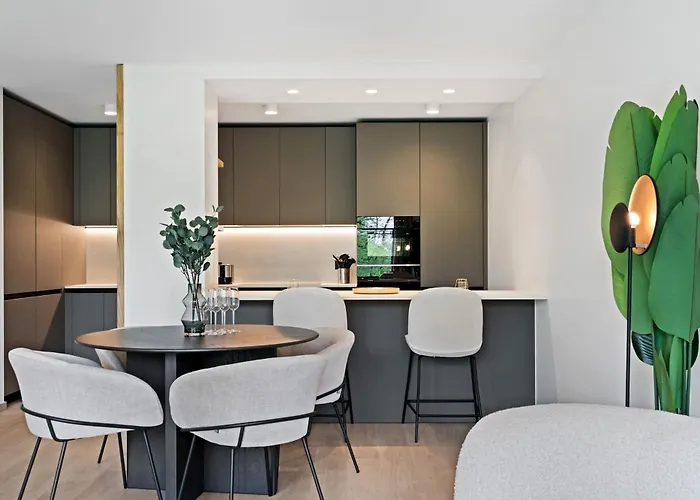 Appartement Stylish Downtown Escape With Comforts