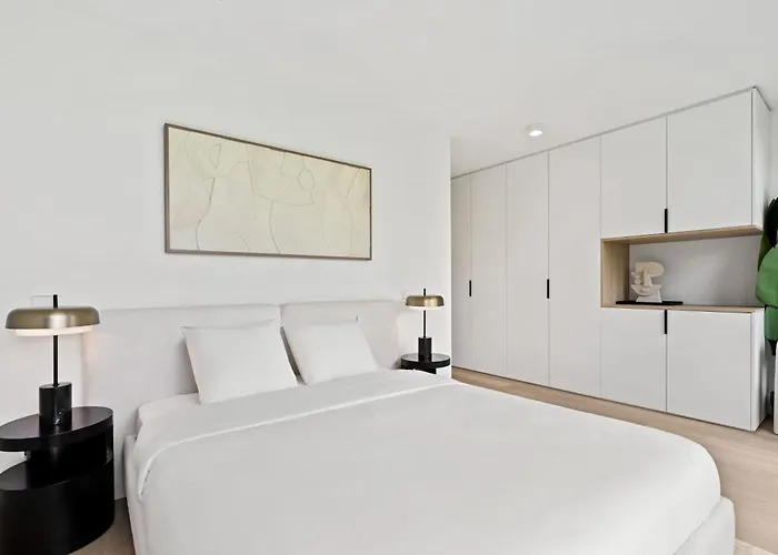 Stylish Downtown Escape With Comforts *