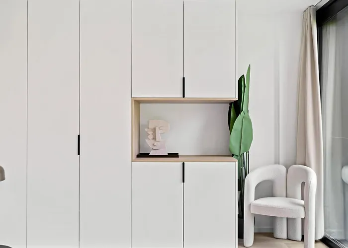 Stylish Downtown Escape With Comforts *