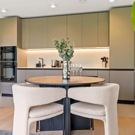 Stylish Downtown Escape With Comforts *