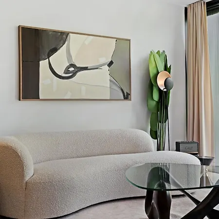 Apartment Stylish Downtown Escape With Comforts