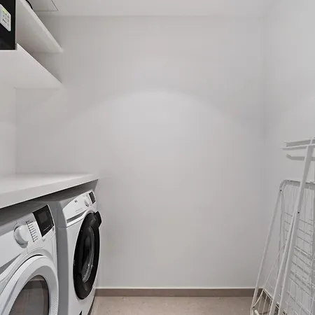 Stylish Downtown Escape With Comforts Luxemburg