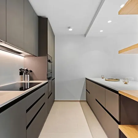 Stylish Downtown Escape With Comforts