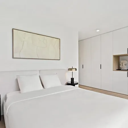 Stylish Downtown Escape With Comforts *